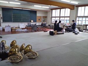 musicroom2.gif 300225 47K